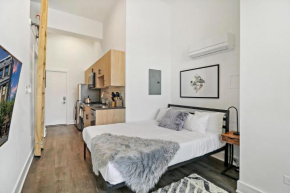 Vibrant & Modern Uptown Studio Apt close to Shops